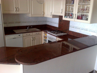 Tại sao đá granite đỏ là lựa chọn hàng đầu cho ốp bếp?