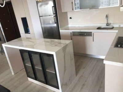 Đá mặt bàn Trắng vân mây